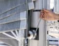 3 Prepared and secured: Lay the halyard over a winch or cleat on the mast. This prevents the sail from blowing upwards