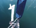 Platzsparend: Der Hydrogenerator ist an einen Ausleger an der Halterung der Hydrovane montiert