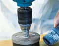 2. coring: Drill out the bottom laminate layer and the core from below. After drilling, remove the drill bit from the hole saw, otherwise an unnecessary hole will be created