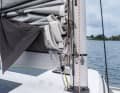 Easily accessible: The mainsail can be reached from the cabin roof. Useful: Tensioning rail for the jib halyard
