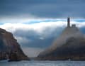 Beinahe gespenstisch erhebt sich der Leuchtturm am Cabo Vilán über die nebel- und wolkenverhangene Costa da Morte