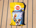 Happy dog, happy life! Motivate with rewards. For training, but also to start routines. A chewy bone before putting it down