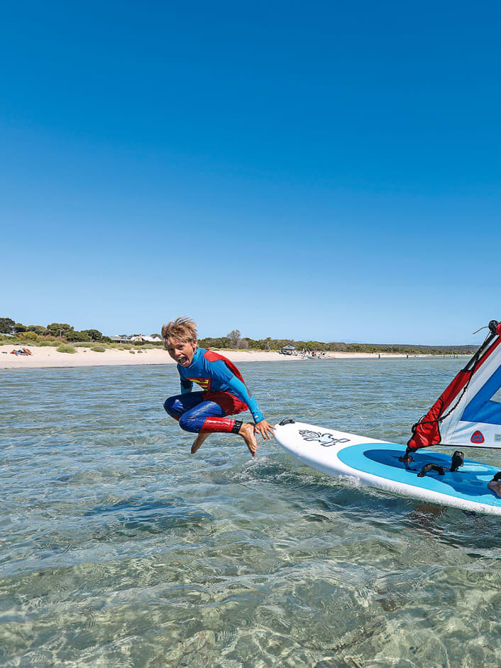Oldtimer, WindSUPs oder Junior-Boards – die besten Windsurf-Bretter für Kinder