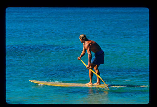   Laird probiert immer wieder neue Wassersportarten: Geburt des SUP 1995 auf Maui, Hawaii.