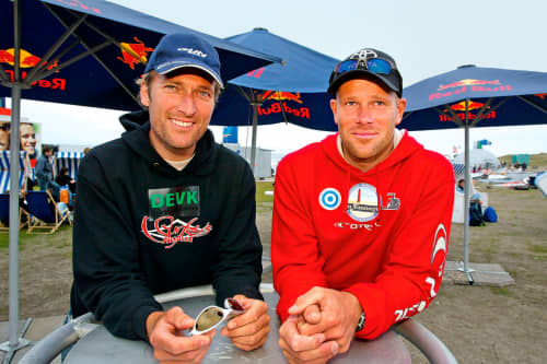   Rivalen der Rennbahn – privat verstehen sich Rekordmeister Bernd Flessner und Helge Wilkens bestens, auf dem Wasser waren sie harte Konkurrenten.  