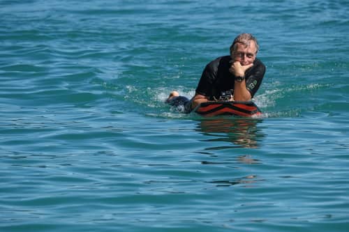   SURF-Testchef Stephan Gölnitz bei der Probefahrt auf dem Walchensee. 
