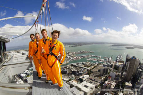  Weil nur um die Welt segeln zu langweilig ist: Sky Walk und Sky Jump vom Sky Tower in Auckland