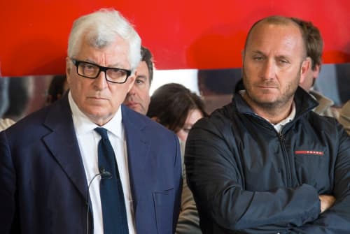   Cosa Nostra: Die Blicke von Prada-Chef Fabrizio Bertelli (l.) und Skipper Max Sirena sagen eigentlich alles