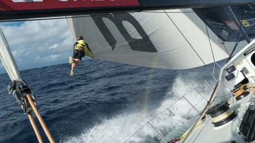   Ausblick der besonderen Art für Team Brunels Boat Captain Abby Ehler. Ihr Team zählt zu den großen Verlierern der Doldrums-Lotterie