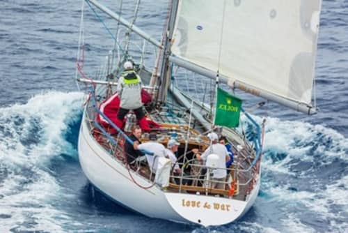   Kein ganz unpassendes Motto für diese 76. Auflage des Rolex Sydney Hobart Race: der Bootsname der IRC-Handicap-Spitzenreiterin "Love & War"
