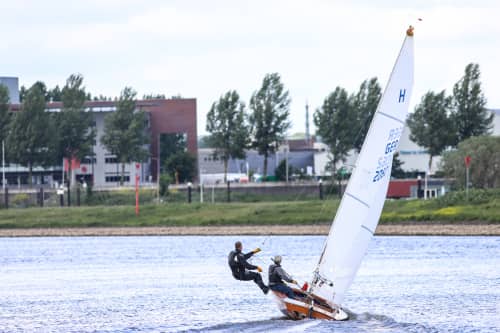   Die Sieger: Skipperin Katrin und Vorschoter Jens Priewe auf ihrer H-Jolle "Tekitisi"