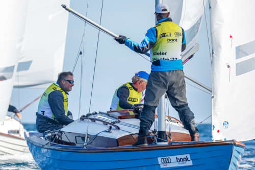   Erfahrene Gold-Cup-Sieger der Folkeboote: Die dänische Crew um Steuermann Sören Kaestel gewann den Gold Cup. Beste deutsche Crew waren Ulf Kipcke, Dieter Kipcke und Gero Martens mit Platz zwei