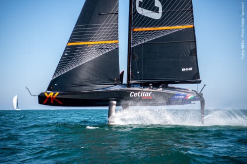   Volle Flughöhe: "Flying Nikka" auf ersten Tests