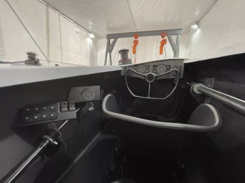 Ein Blick ins Cockpit der neuen AC40-Testboote vom Emirates Team New Zealand