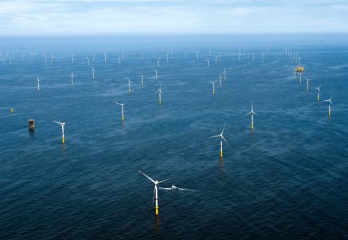 Windpark auf der Nordsee. Je nach Land und Betreibergesellschaft der Anlagen ist die Durchfahrt mal erlaubt, mal verboten