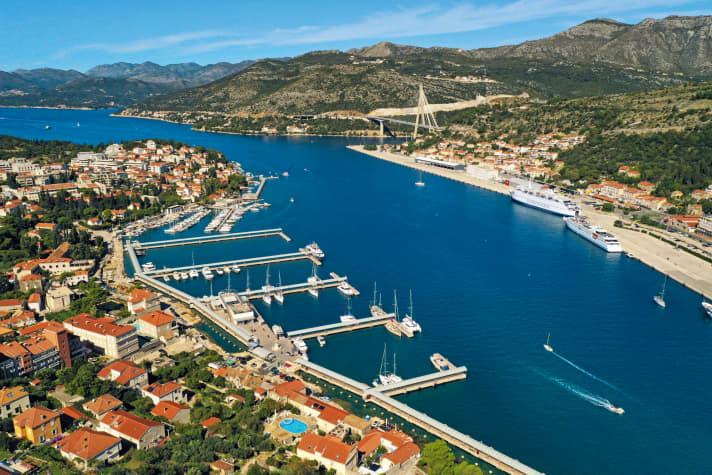 Die stadtnah gelegene Marina Frapa Dubrovnik verfügt über reichlich freie Liegeplätze für Gäste