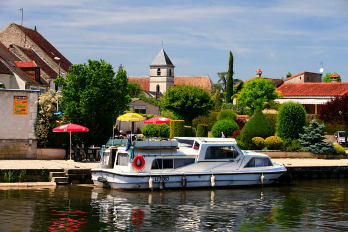  Auf dem Canal de Bourgogne und der Yonne durch die Region Burgund.