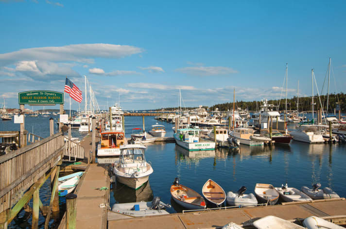 Gemessen an der Einwohnerzahl der kleinen Küstenorte verfügt Down East Maine über eine sensationelle Anzahl von Bootsliegeplätzen, etwa hier in Southwest Harbor