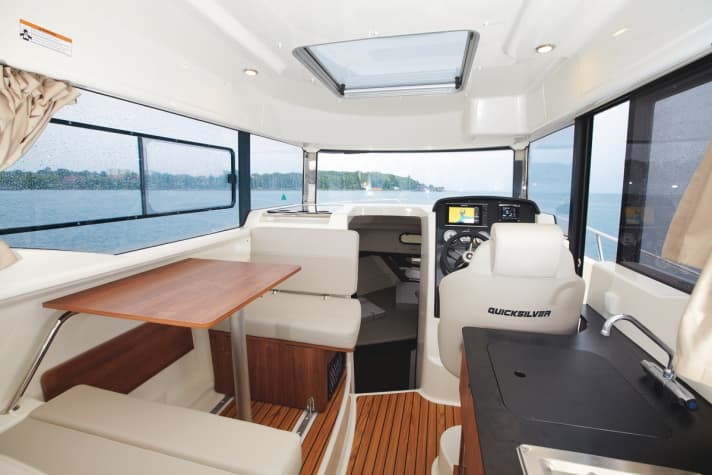 Quicksilver Pilothouse 905 | 05