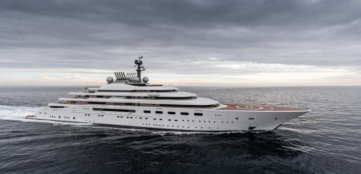 „Blue“: Das 160 Meter lange Disdale-Design nahm nach der Ablieferung in Bremen Kurs Mittelmeer