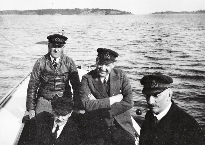 C. G. Pettersson (rechts) zeichnete rund 1200 Motorboot, Segelyachten, Frachter und andere Wasserfahrzeuge.