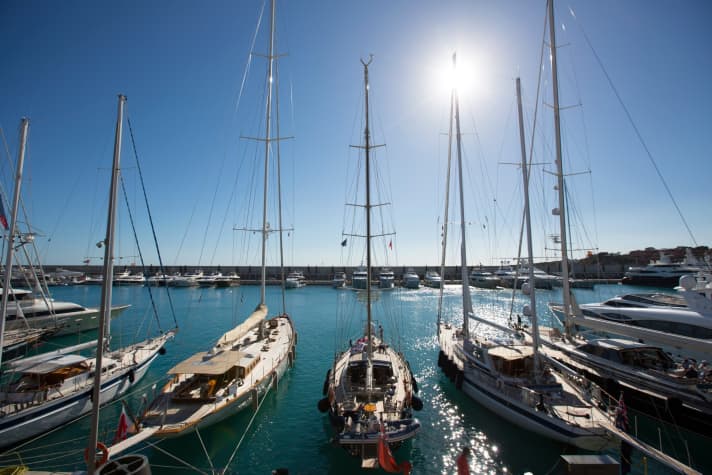Die aus elf Yachten bestehende Club Yachting Life-Flotte im Port Adriano. | o.