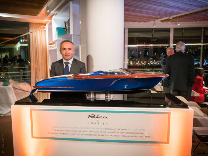 Ferretti-CEO Alberto Galassi mit der Aquariva „Blue Wonderful“ | l“