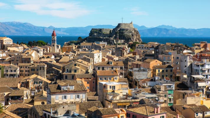 Altstadt von Korfu mit der Alten Festung hinten 