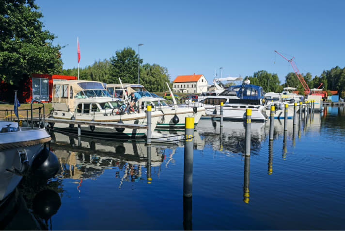 Charterstützpunkt von 5 Sterne Yachtcharter im Neuen Hafen des Ziegeleiparks Mildenberg