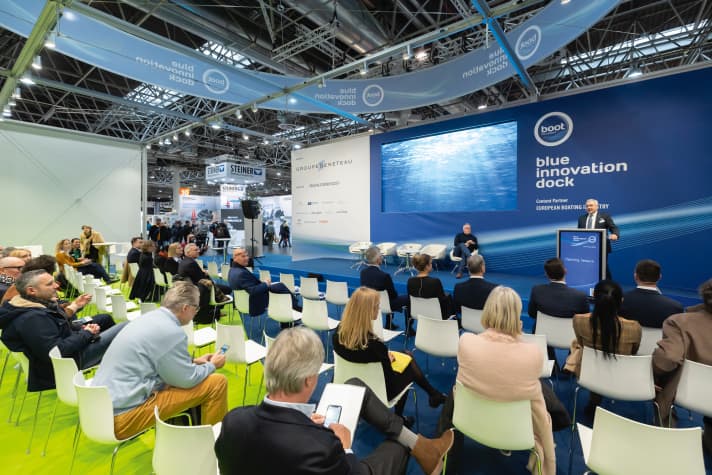 NRW-Wirtschaftsministerin Mona Neubaur eröffnete am 21. Januar das Nachhaltigkeitsforum “blue innovation dock” auf der boot Düsseldorf 2023.