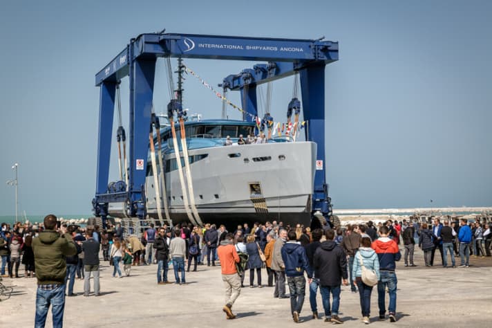 Die 43 Meter lange „Philmi" bei ihrem Launch in Ancona. | ona.