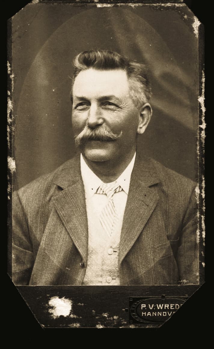 Der Gründer: Im Alter von nur 24 Jahren begann Friedrich Lürßen am 27. Juni 1875 mit dem Bootsbau an der Weser. | r.