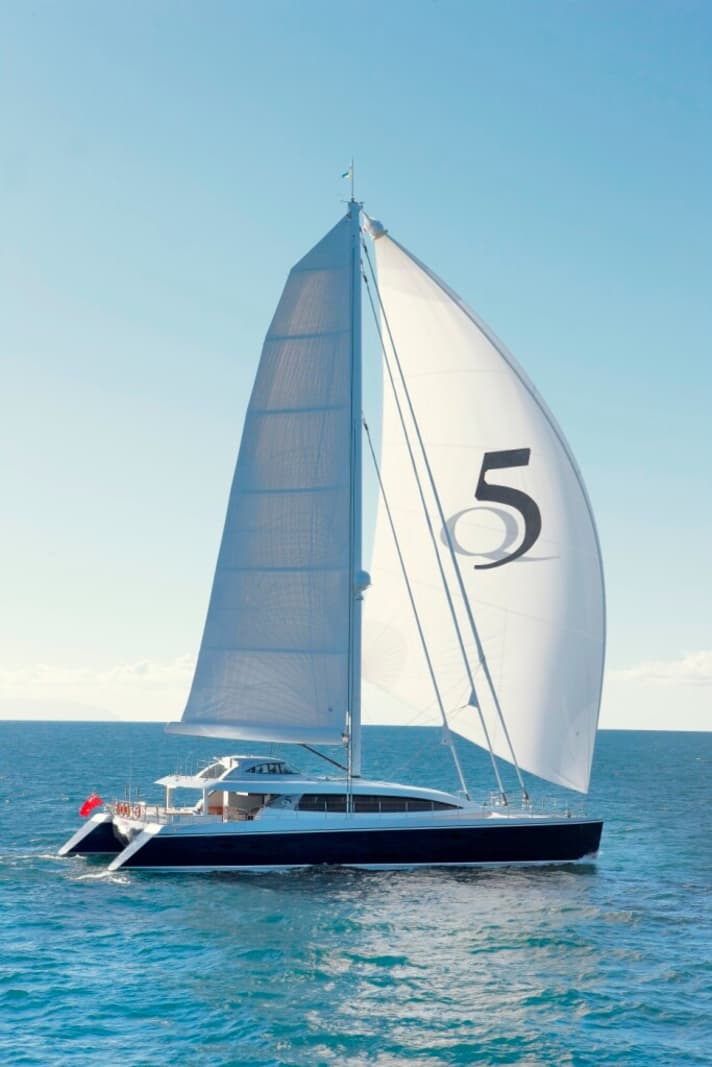 „Q5“: Der 30,48-Meter-Katamaran auf dem Weg nach Fidschi. Yachting Developments baute das leichte Warwick-Design. | n.