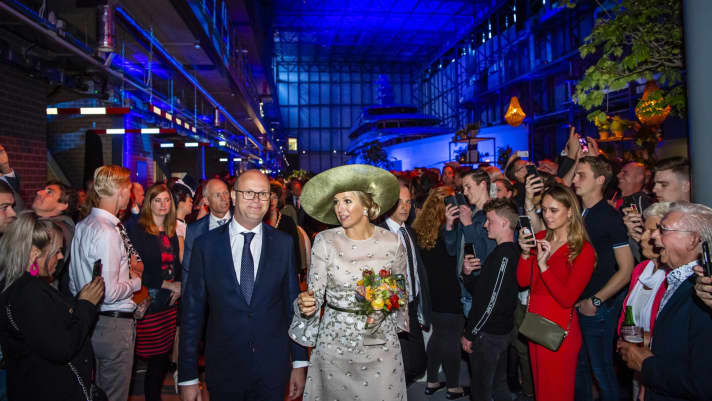 Feierliche Einweihung: Royal Van Lent CEO Bart Verkuyl und die niederländische Königin Máxima | ma