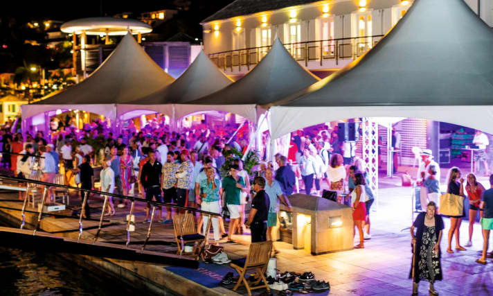 Große Veranstaltung: reges Treiben im Hafen von Gustavia. | a.