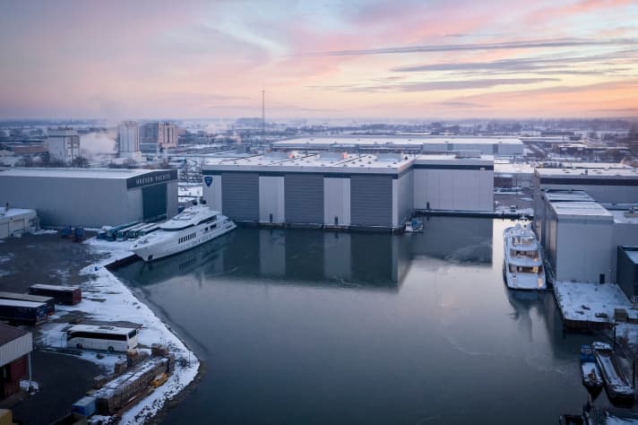 Volle Hallen: Derzeit arbeitet Heesen Yachts an 15 Bauaufträgen. | n.
