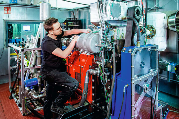 Rolls-Royce Power Systems prüft auf einem Einzylinderprüfstand die Wasserstoffmotor-Technologie. Das Ziel sind Methanol-Motoren von MTU.