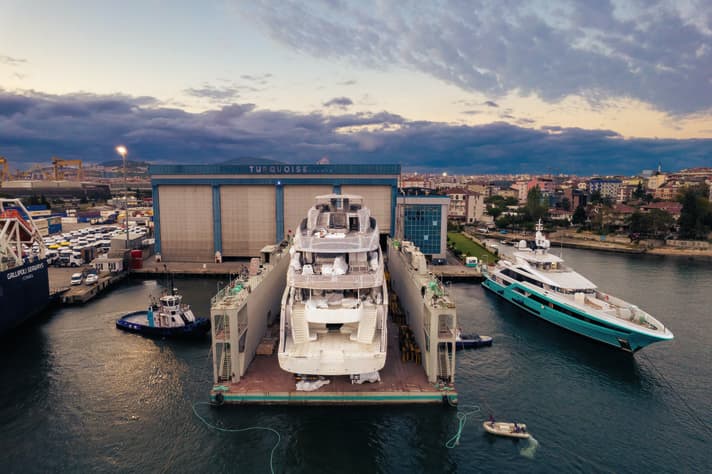 Neben dem 79-Meter-Projekt „Toro“ liegt die nahezu ablieferungsbereite „Jewels“ (53 m).
