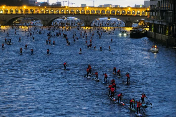 Mit dem Stand up Paddle Board durch Paris | Raoul Dobremel