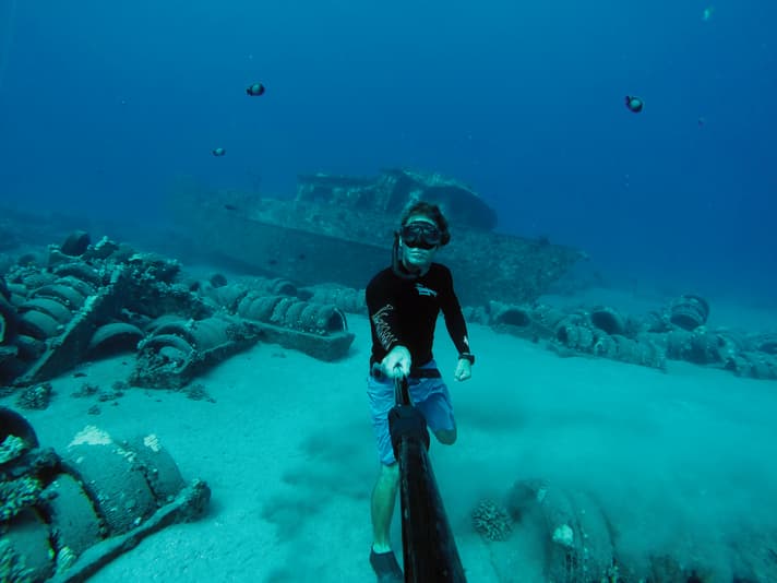 Abgetaucht: Michi trainiert Apnoe-Diving. „Das stärkt dein Selbstvertrauen in großen Wellen.“