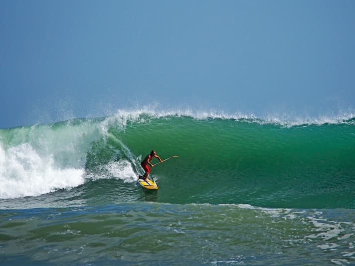 SUP-Himmel: Michi reitet perfekte Wellen in Nicaragua. „Glück muss man haben!“, sagt Michi.