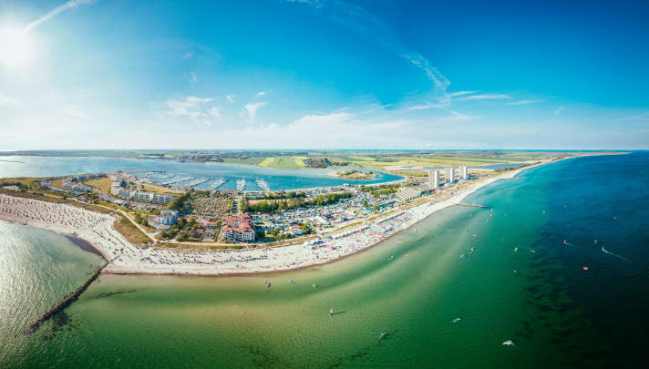 Die Nummer Eins unter den deutschen Windsurfspots: Die Insel Fehmarn  bietet Dutzende Spots für alle Könnensstufen und ist auch deshalb schon seit vielen Jahren Gastgeber des Surf-Festivals. 