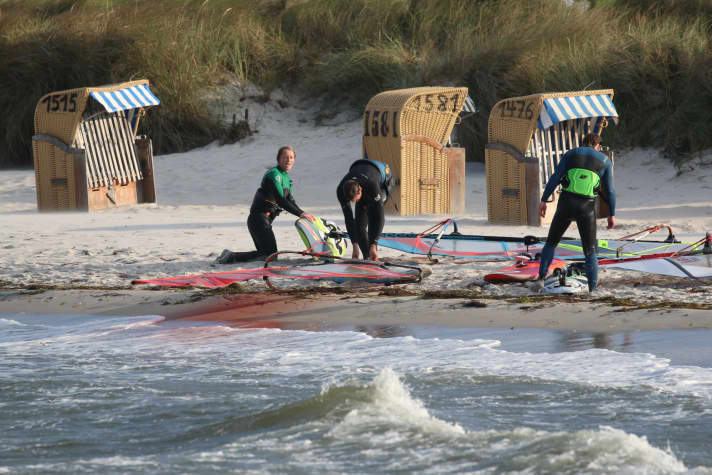 Test an der Ostsee: Immer wieder an Land, um die Boards zu tauschen