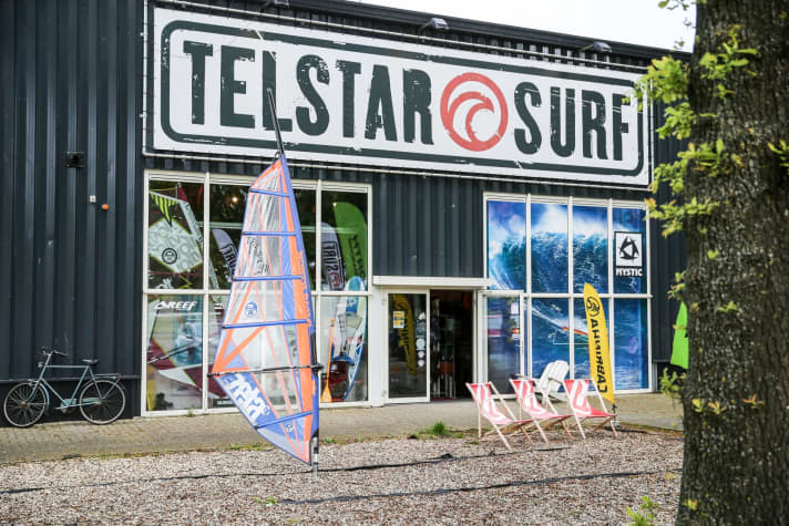   Schlaraffenland und letzte Rettung bei Materialbruch: Telstar in Strand Horst ist der größte Surfshop der Niederlande 