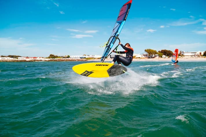    <a href="https://www.surf-magazin.de/boards/ratgeber/freemoveboards---die-windsurf-alleskoenner" target="_blank" rel="noopener noreferrer nofollow">Freemoveboards</a>