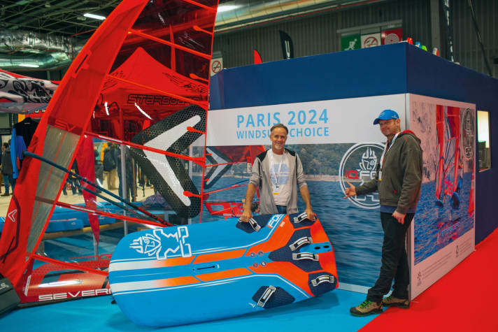   Das neue Material (mit Starboard-Chef Svein Rasmussen und Entwickler Remi Villa) hat neuen Schwung in die olympische Surfszene gebracht.
