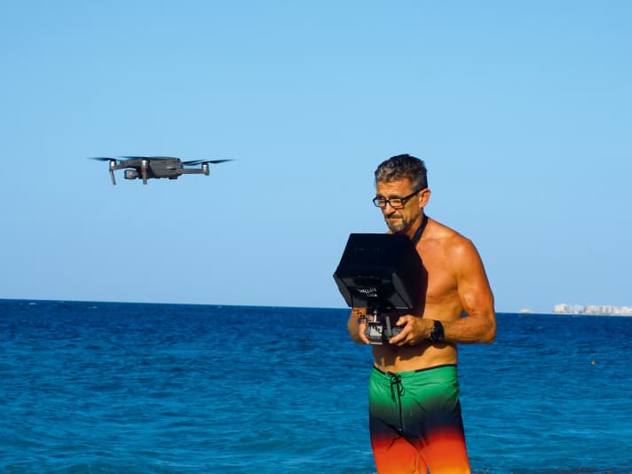 Martin folgte seinen Schäfchen auf dem Wasser per Drohne. Die Aufnahmen bekamen die Teilnehmer nach dem Camp.