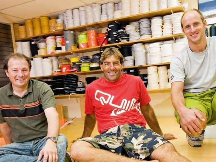 NeilPryde (Segelmacher Robert Stroj, im Foto links, und Entwickler Peter Bijl 2008) war 26 Jahre Antoines Segelsponsor.