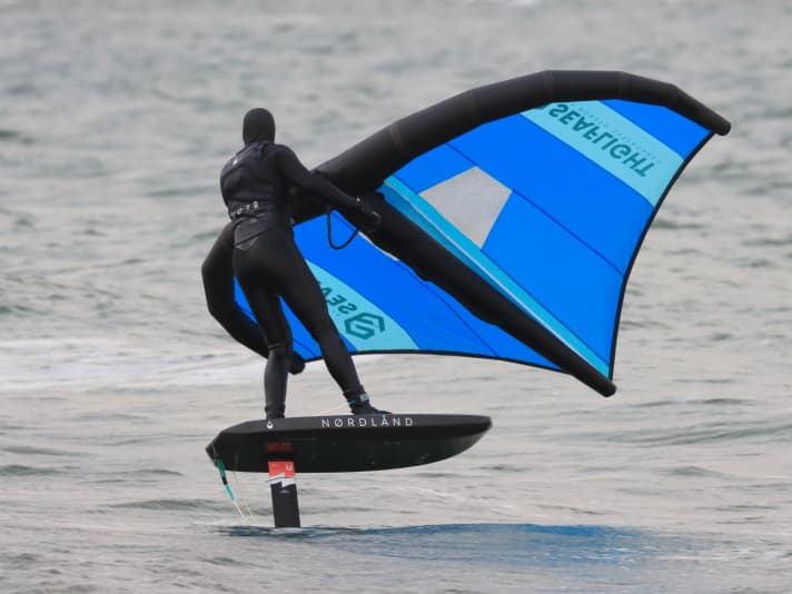 Schmale Wingtips und eine lange Mittelstrut – markante Features beim Seaflight Surf Wing