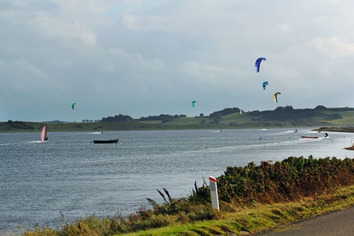 Windsurfer, Kiter, Wingsurfer - auf Fünen wird brüderlich geteilt